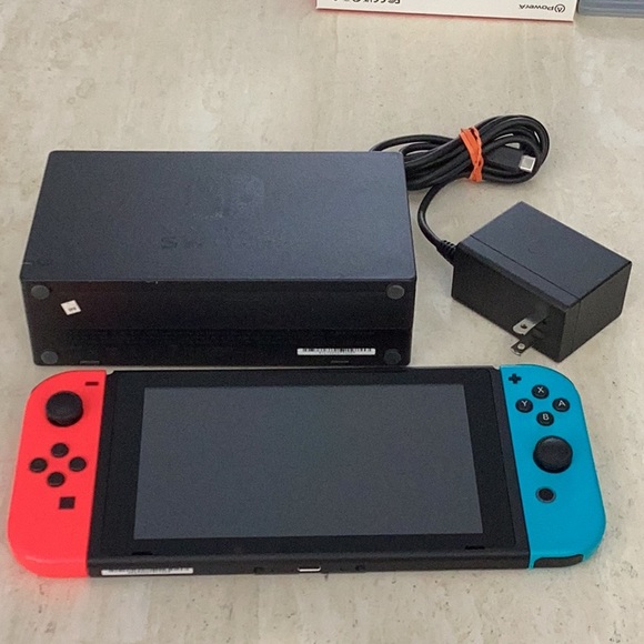 Nintendo Switch System Console Handheld & Kirby Game & Controller Grip Original - Picture 12 of 16